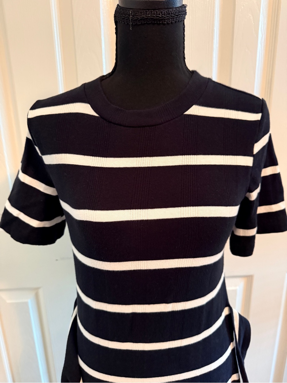 Evereve Black & White Striped Tie-Waist Midi Dress - Picture 7 of 9